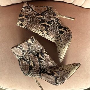 Steve Madden Snakeskin Ankle Bootie Size 9